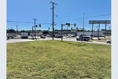 619 W Broadway Street, Gainesville, TX 76240 - Photo 3