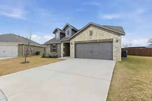 301 Chickasaw Dr, Cleburne, TX 76033 - Photo 3