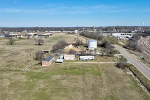 621 S Union St, Whitesboro, TX 76273 - Photo 13