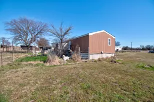 621 S Union St, Whitesboro, TX 76273 - Photo 5