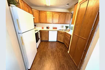 125 Johnson Avenue, Burleson, TX 76028 - Photo 5