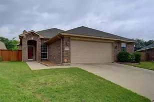 800 Chrissy Creek Ln, Euless, TX 76040 - Photo 1