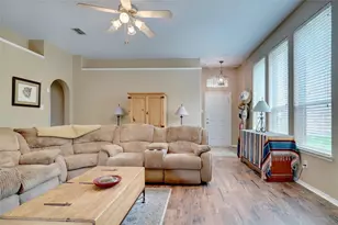 800 Chrissy Creek Ln, Euless, TX 76040 - Photo 5