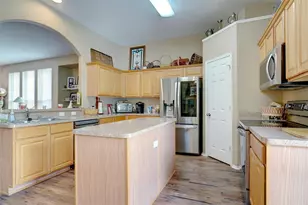 800 Chrissy Creek Ln, Euless, TX 76040 - Photo 11