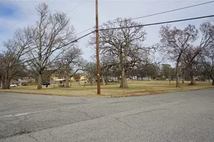 1300 W Day St, Denison, TX 75020 - Photo 25