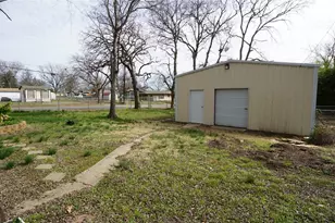 1300 W Day St, Denison, TX 75020 - Photo 23