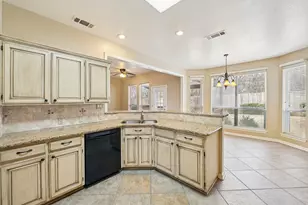 4519 Edge Creek Ln, Arlington, TX 76017 - Photo 7