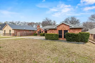 1021 Crestwood Ct, DeSoto, TX 75115 - Photo 3