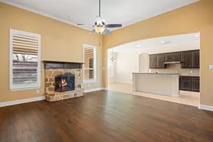 8526 Kingsley Cir, Granbury, TX 76049 - Photo 5