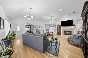 942 Cresthill Dr, Cedar Hill, TX 75104 - Photo 3