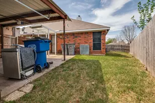 917 Westover Dr, Lancaster, TX 75134 - Photo 9