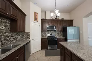 2373 Novin Dr, Irving, TX 75062 - Photo 9