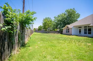 492 Shade Tree Cir, Hurst, TX 76054 - Photo 5