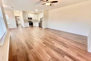 327 E Nelson St, Denison, TX 75021 - Photo 3