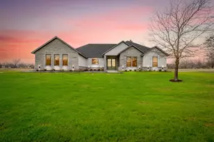 5524 Sledge Loop, Benbrook, TX 76126 - Photo 1