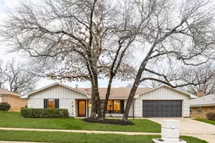 1812 Park Hill Dr, Arlington, TX 76012 - Photo 1