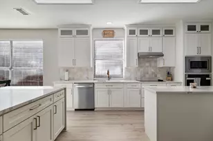 1318 Pinehurst Dr, Lewisville, TX 75077 - Photo 3