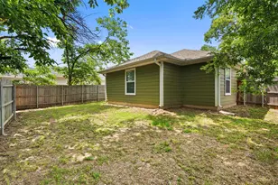 804 E 5th St, Bonham, TX 75418 - Photo 15