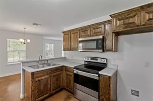 804 E 5th St, Bonham, TX 75418 - Photo 3