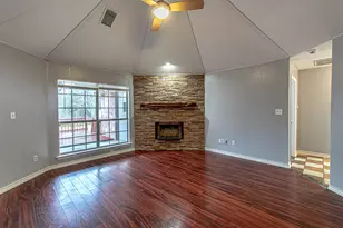 348 Craddock Dr, Glenn Heights, TX 75154 - Photo 9