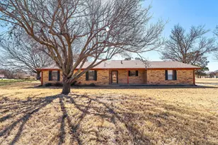 104 Navajo Trail, Gainesville, TX 76240 - Photo 1