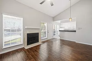 1471 Meadowood Village Dr, Fort Worth, TX 76120 - Photo 3