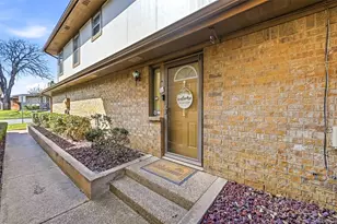 104 Morrow Dr, Bedford, TX 76021 - Photo 3