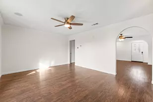 2832 Laramie St, Irving, TX 75062 - Photo 9