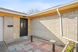 2832 Laramie St, Irving, TX 75062 - Photo 3