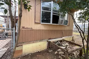 1517 Alamo Dr, Granbury, TX 76048 - Photo 5