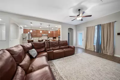 9401 Trailway Dr, Little Elm, TX 75068 - Photo 11