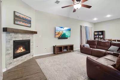 9401 Trailway Dr, Little Elm, TX 75068 - Photo 11