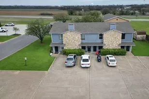 1403 Courtney Pl, Cleburne, TX 76033 - Photo 3