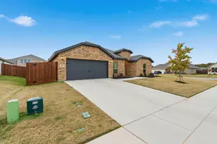437 Falcon Wy, Azle, TX 76020 - Photo 3