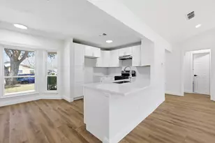 2211 Sierra Dr, Grapevine, TX 76051 - Photo 3