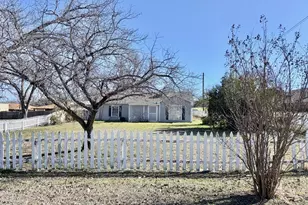 102 S Avenue Q, Clifton, TX 76634 - Photo 1