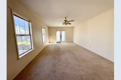 102 S Avenue Q, Clifton, TX 76634 - Photo 21