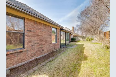 8220 Saddlebrook Drive, Benbrook, TX 76116 - Photo 25