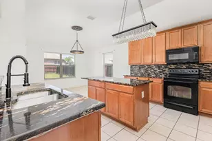 601 Valencia Dr, Arlington, TX 76002 - Photo 11