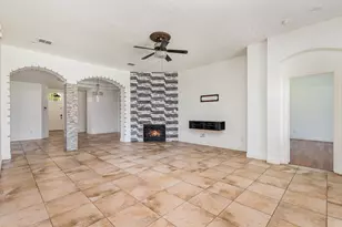 601 Valencia Dr, Arlington, TX 76002 - Photo 3