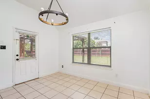 601 Valencia Dr, Arlington, TX 76002 - Photo 15