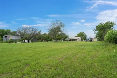 1020 E Jefferson Avenue, Whitney, TX 76692 - Photo 1