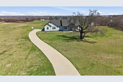 420 Zonaverde Court, Poolville, TX 76487 - Photo 35