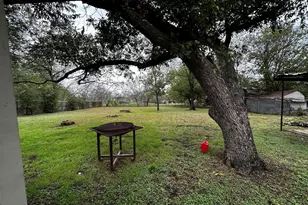 910 W Long St, Stephenville, TX 76401 - Photo 17