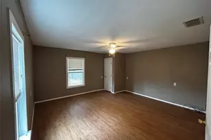 910 W Long St, Stephenville, TX 76401 - Photo 9