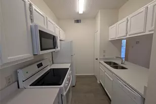 7126 Holly Hill Dr, Dallas, TX 75231 - Photo 3