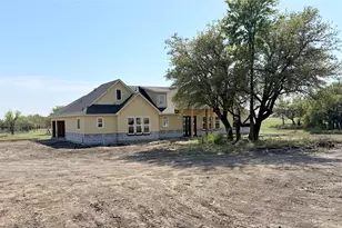 2020 Collin St, Weatherford, TX 76085 - Photo 3