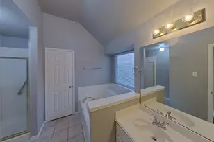 1801 Pecan View Dr, Garland, TX 75040 - Photo 9