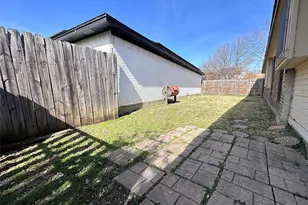 1422 Beckwith Dr, Arlington, TX 76018 - Photo 29