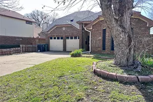 1422 Beckwith Dr, Arlington, TX 76018 - Photo 1